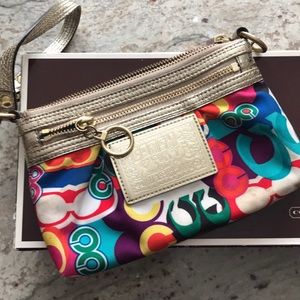 Coach Wristlet Poppy Collection